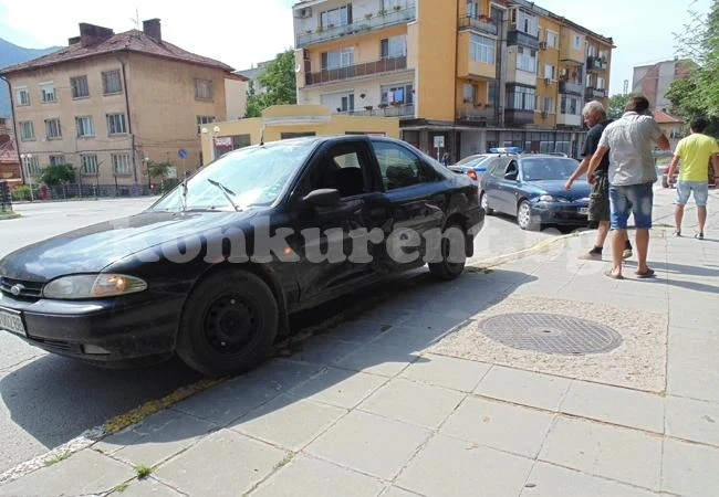 Две коли се удариха във Враца