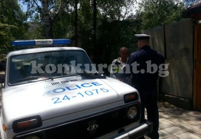 Такси блъсна майка с дете в София