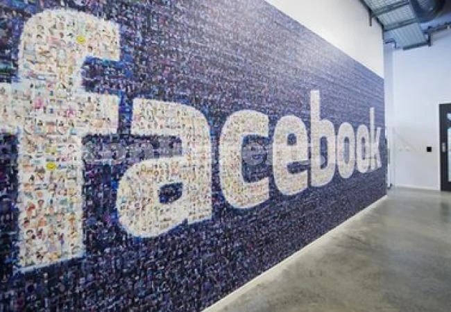 Великобритания е започнала разследване срещу Facebook заради експеримента с News Feed