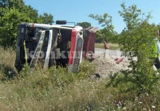 Мъж загина в автомеле между кола и ТИР на Околовръстното