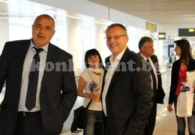 Борисов и Станишев си бъбрят приятелски на летището в Брюксел