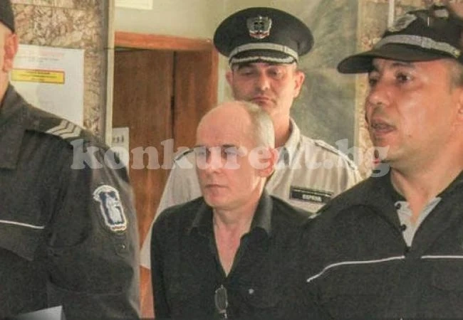 Баща изнасилил и убил сина си преди бала