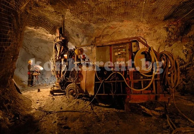 17 миньори блокирани под земята