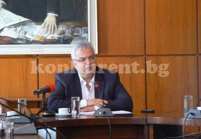 Решават за ремонта на пътя до Леденика