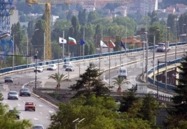 Микробус блъсна мъж на Аспаруховия мост