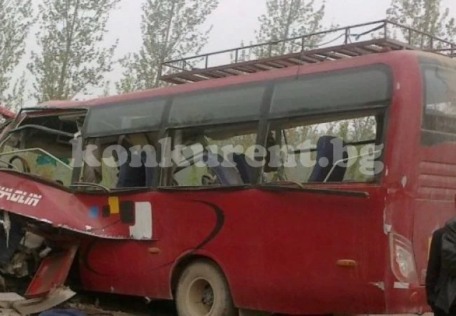  Ученически автобус катастрофира в Китай