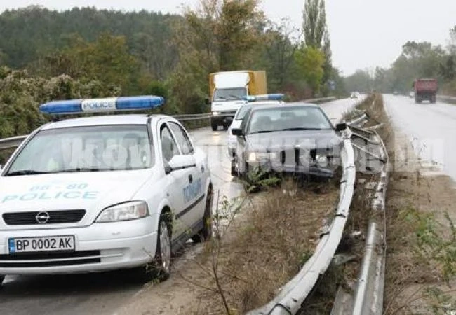 Първо в \