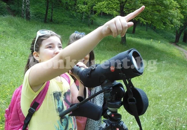Ученици наблюдаваха птици в резерват \