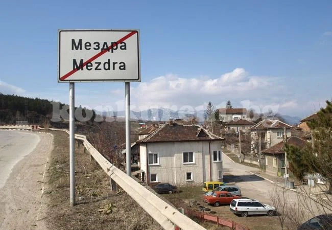 Врачанин отнесе кола пред хотел в Мездра