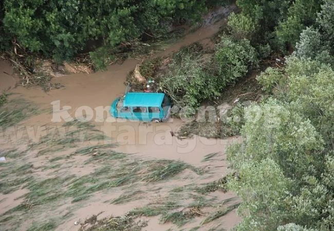 Кметът на Черноморец заклещен във водния капан