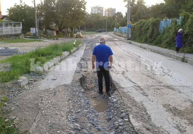 Гражданите питат-ние отговаряме:Кога ще се запълни улицата до болницата?