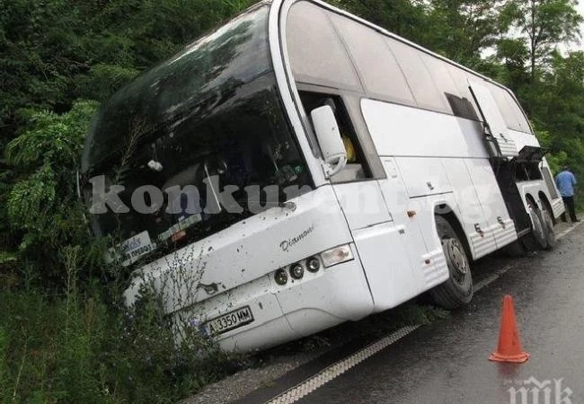 Автобус с 50 деца катастрофира край Русе