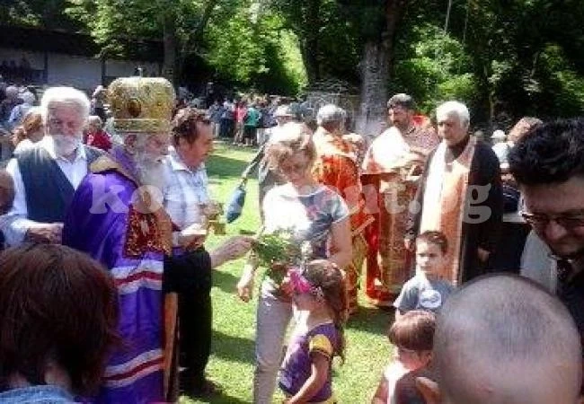 Десетки се събраха за храмовия празник в Струпешкия манастир
