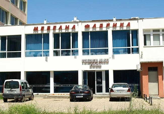 Продават мебели на фирма заради борч към „Топлофикация“
