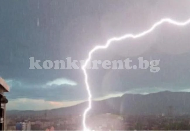 Мълния удари къща в Галище