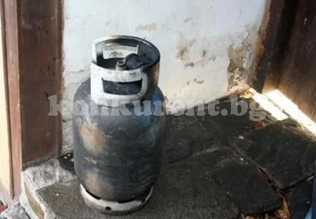 Пламнала газова бутилка обгори ръцете на жена