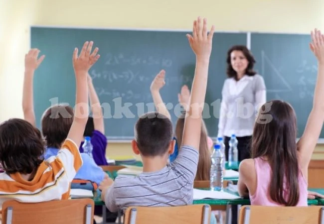 Учителите по света и у нас