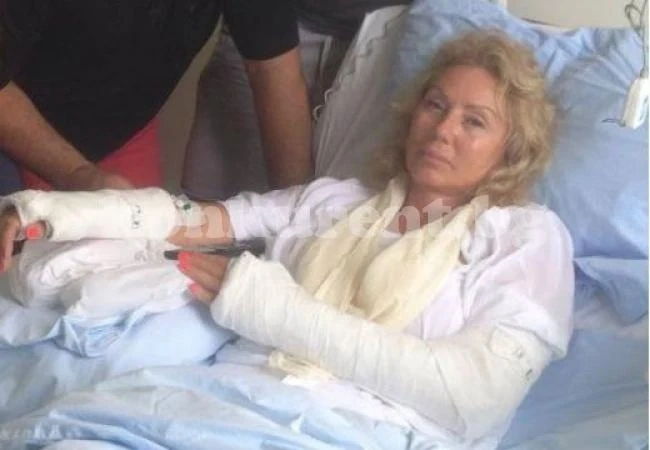 Счупването на ръцете на Лепа Брена застрашавало живота й /СНИМКА/
