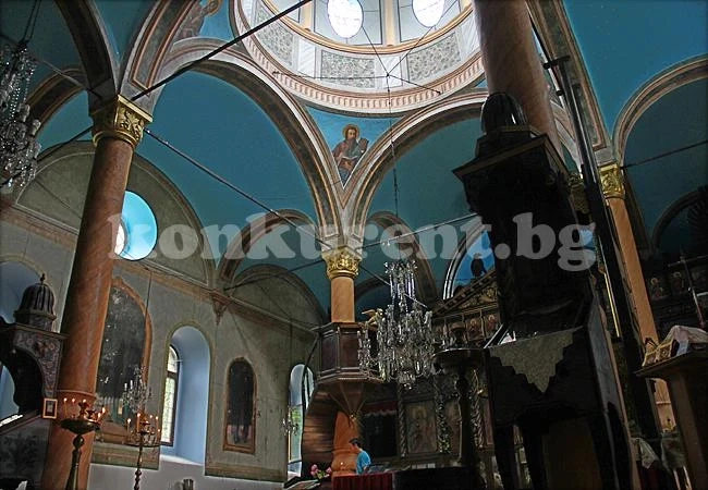 Куполът на „Св. Николай“ е готов