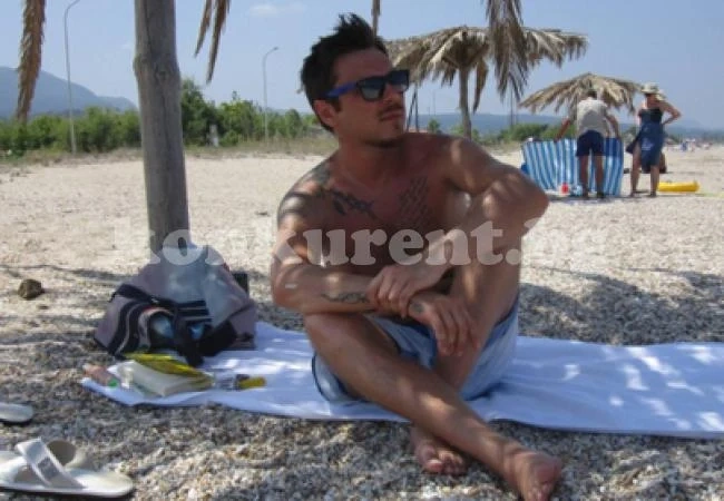 Миро разпуска в Корфу