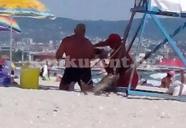 Спасител на плажа в \
