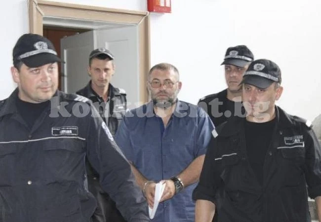 Свещеник отива на съд заради палеж