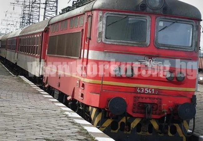 Жена осъди БДЖ заради паднало платно във влака