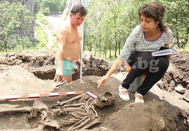 ВИДЕО: Разкриха некропола на Средновековна Враца