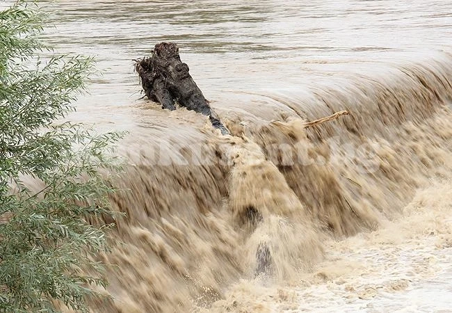 Водата на язовира в Чирен спада