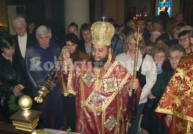 Отслужиха молебен за спасение, свещеникът в Мизия помага на пострадалите