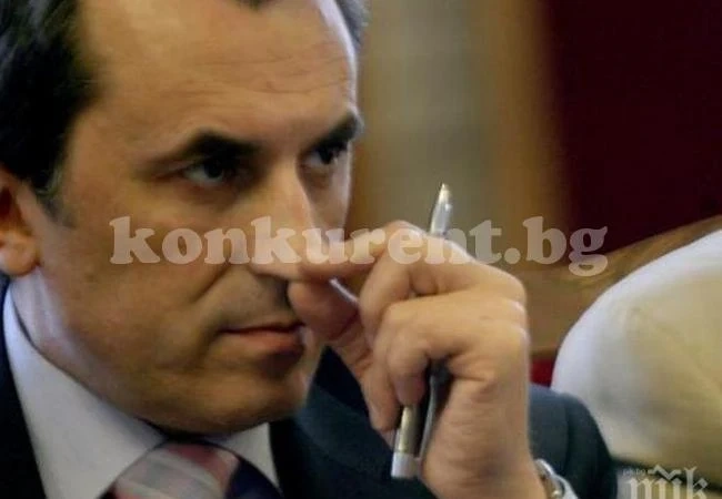 Орешарски е в постоянна връзка с министрите си заради потопа в Мизия
