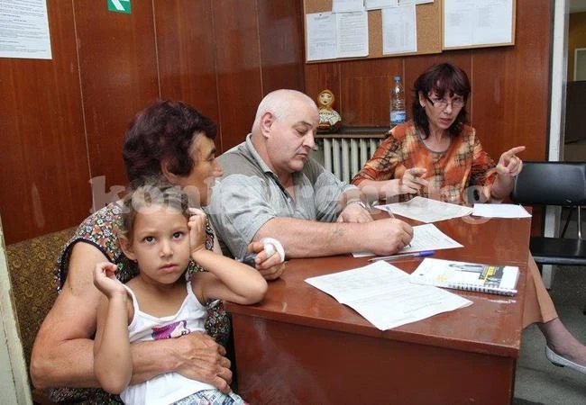 Приемат молби за помощи от пострадалите в Мизия