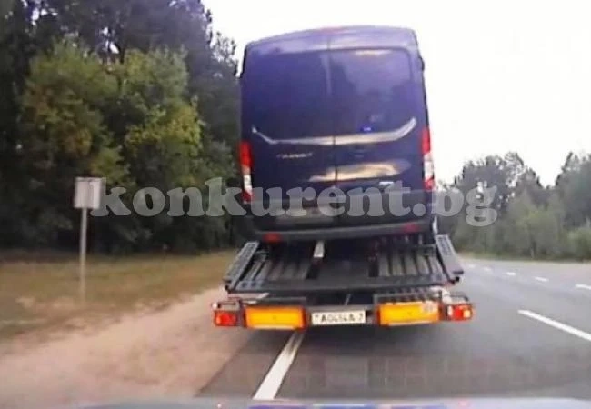 Пиян шофьор на автовоз побърка катаджии (ВИДЕО)