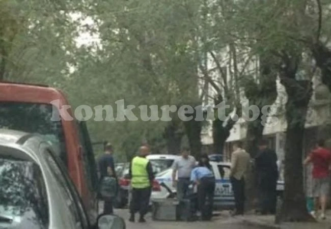 Откриха захвърлен банкомат в столицата