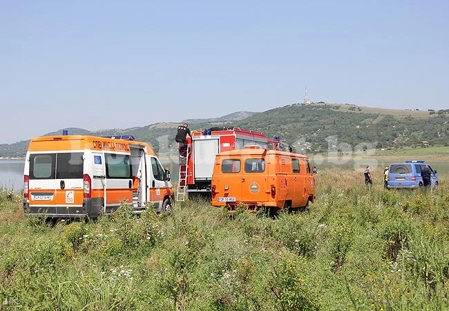 Положиха в общ гроб двете удавени деца