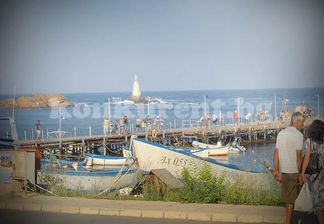 Политици от Врачанско бият път до морето за седмица