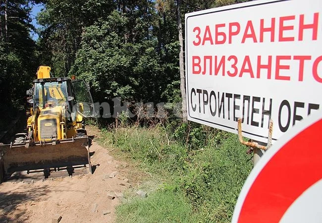 Врачанин се усъмни в далавера с паветата към Хижата, от общината опровергаха