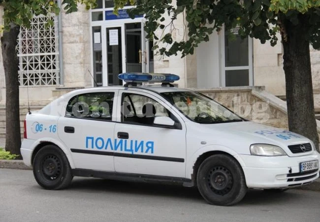 Задържаха непълнолетен, обрал връстник