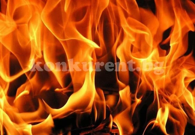 Кола пламна заради газова бутилка