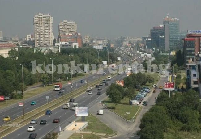 Строят пешеходен мост над \
