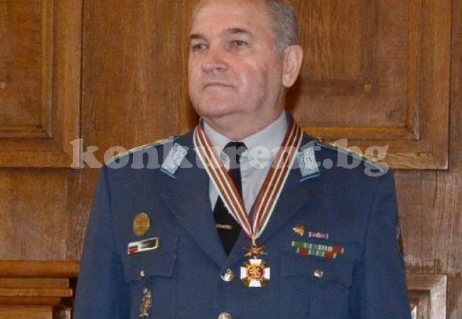 Бившият началник на отбраната ще води листа на ДПС