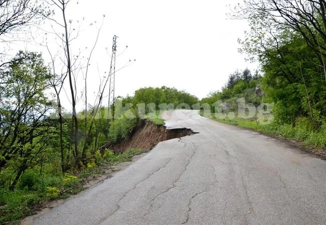 Отпуснаха близо 1 милион лв. за ремонт на пътят за Праужда