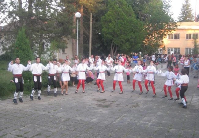 Кръшни хора се виха на празника на Рабиша