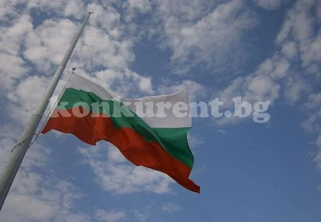19-годишен запали знамето на България