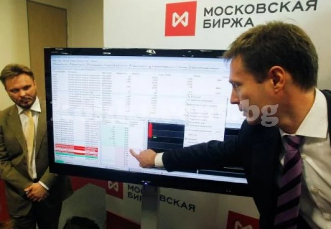 Доларът поскъпна рекордно в Москва