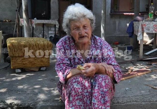Пияна внучка подпали тютюна на баба Делка