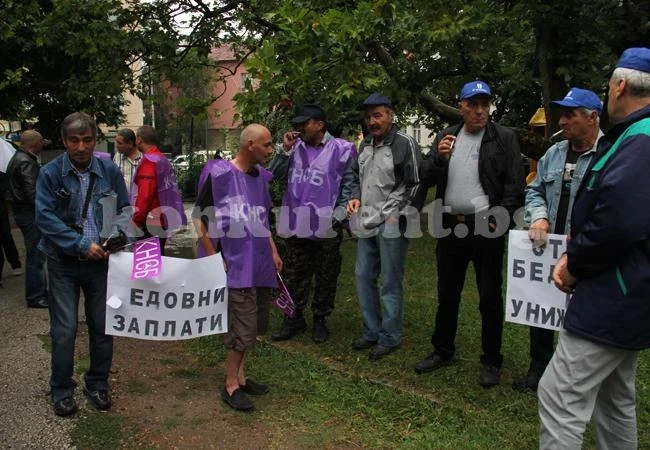 Служителите на „Напоителни системи“ си искат заплатите