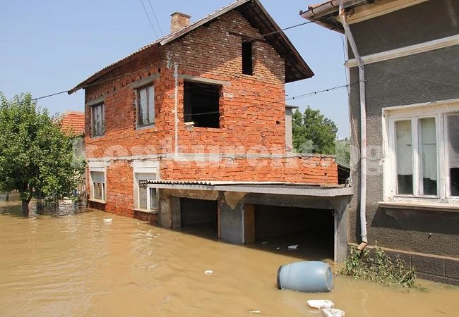 Нови наводнения. Къщи са под вода
