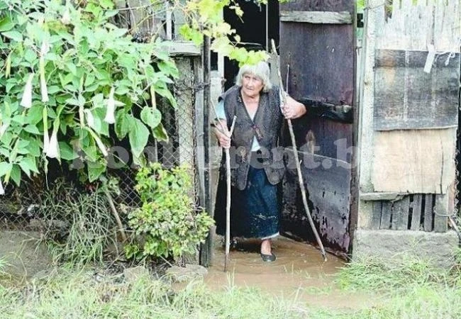 Братя роми спасиха 85-годишна старица