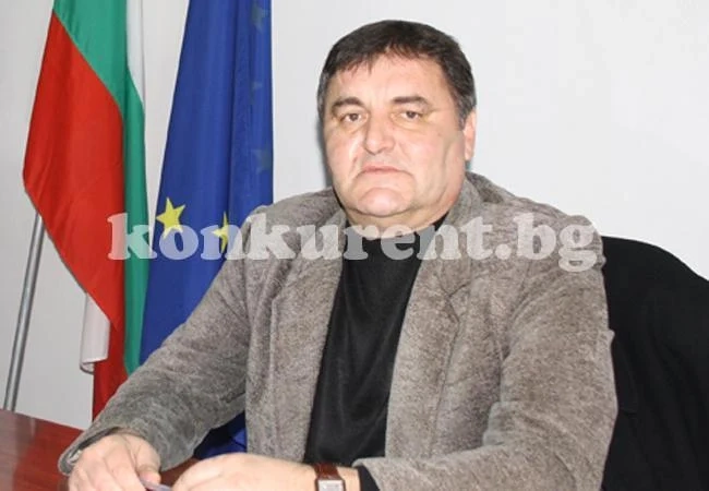 Кмет подарява спектакъла „Хитър Петър“ на ученици
